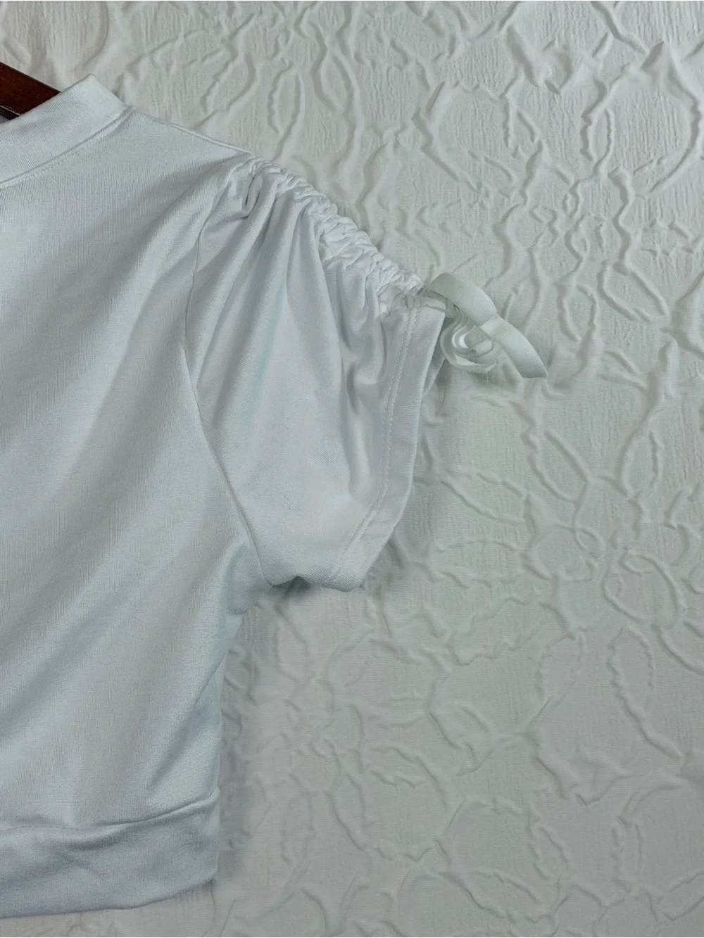 Mono B White Cropped Tie Sleeve Athletic Workout Top Sz L - Picture 9 of 10